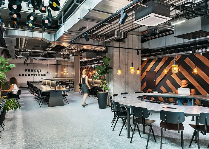 The Social Hub 4*