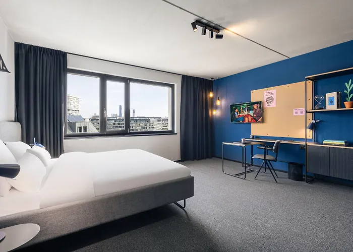 The Social Hub 4*