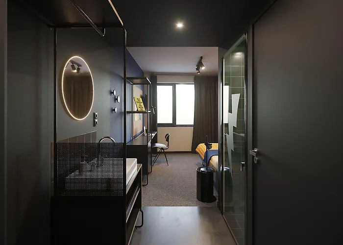 The Social Hub 4*