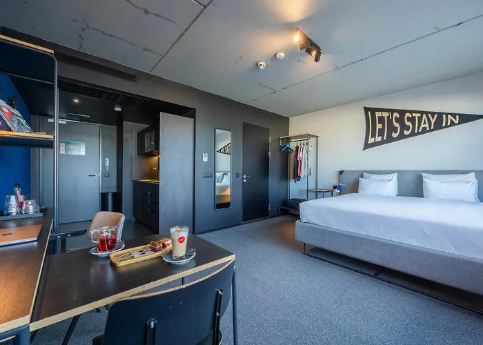 Hotel The Social Hub 4*