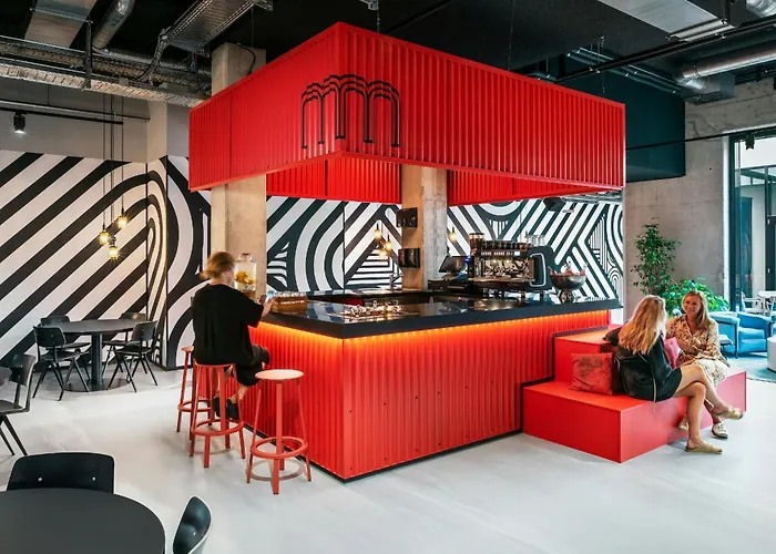 The Social Hub 4*