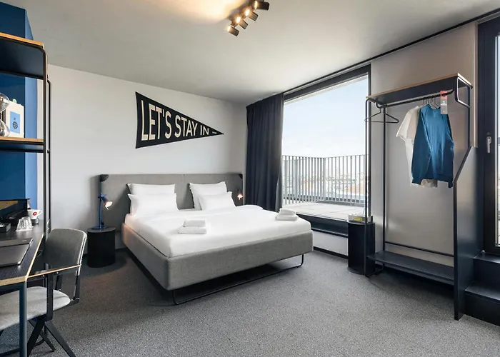 The Social Hub 4*