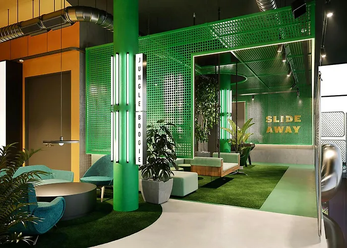 The Social Hub 4*