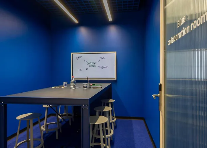 The Social Hub 4*