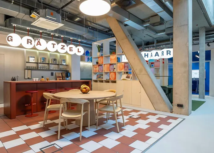 The Social Hub 4*