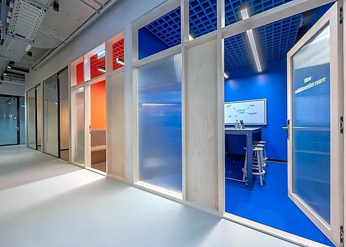 The Social Hub 4*