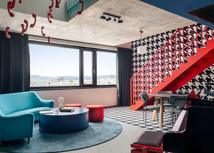 The Social Hub 4*